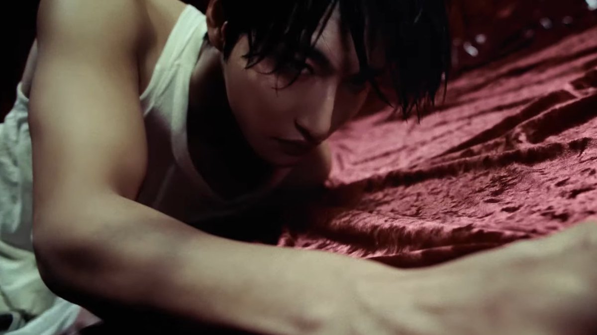 motherhwapark's tweet photo. there is so much we could say about about this music video, so many hidden messages, so many interpretations, HE'S AN ARTIST https://t.co/zq7h4cf4j1