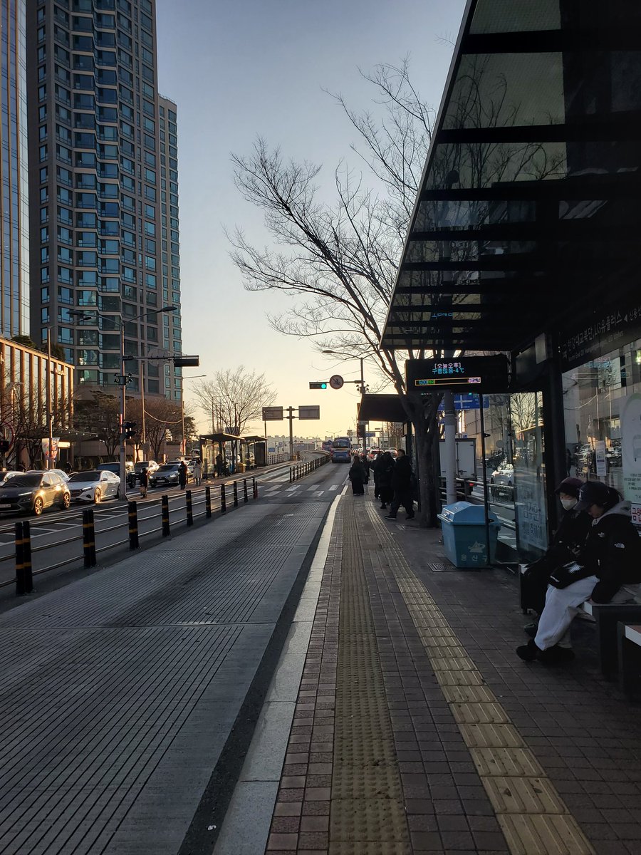 明洞逛街，一如既往的熱鬧，够集中，又多美食