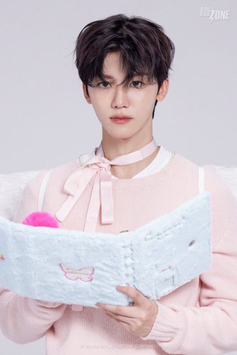 labelnjm's tweet photo. severe case of pink princess syndrome https://t.co/Qz2RMXbHGg