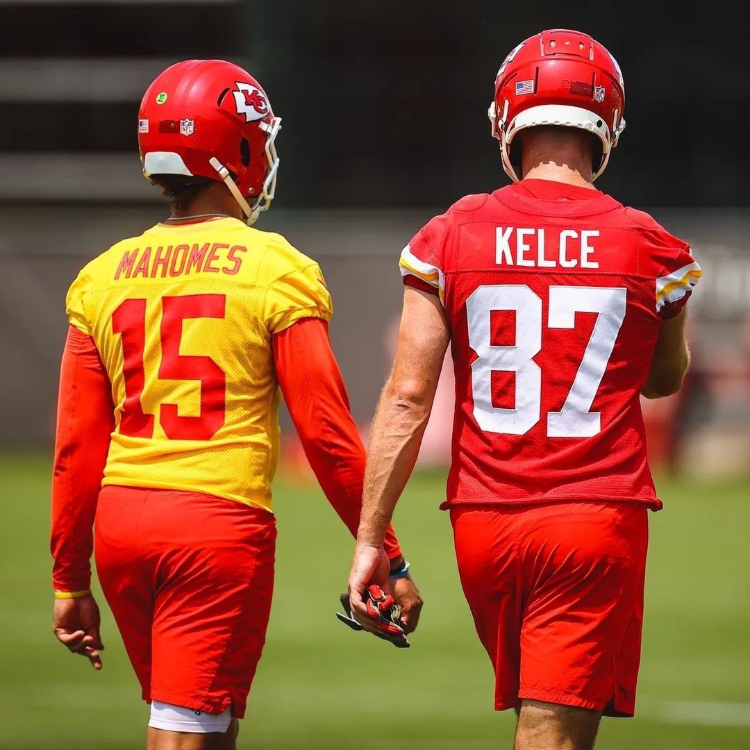 tayvisnationbr's tweet photo. It’s double vote day 

Travis Kelce #WPMOYChallenge https://t.co/2rGsK0VVk2