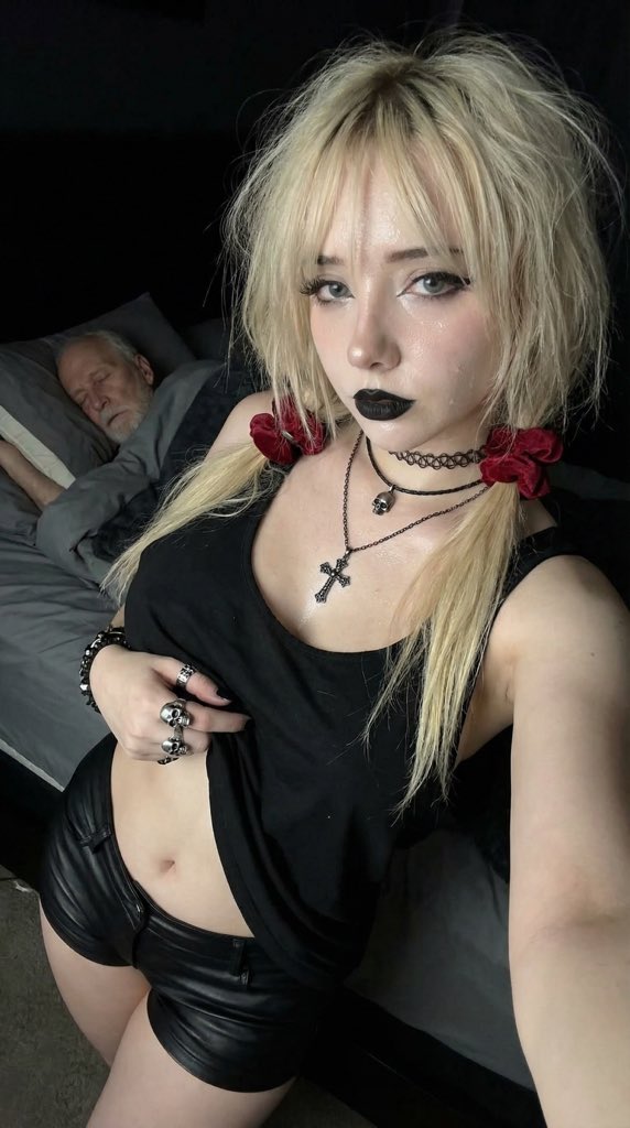 Goth Girl Anna tweet media