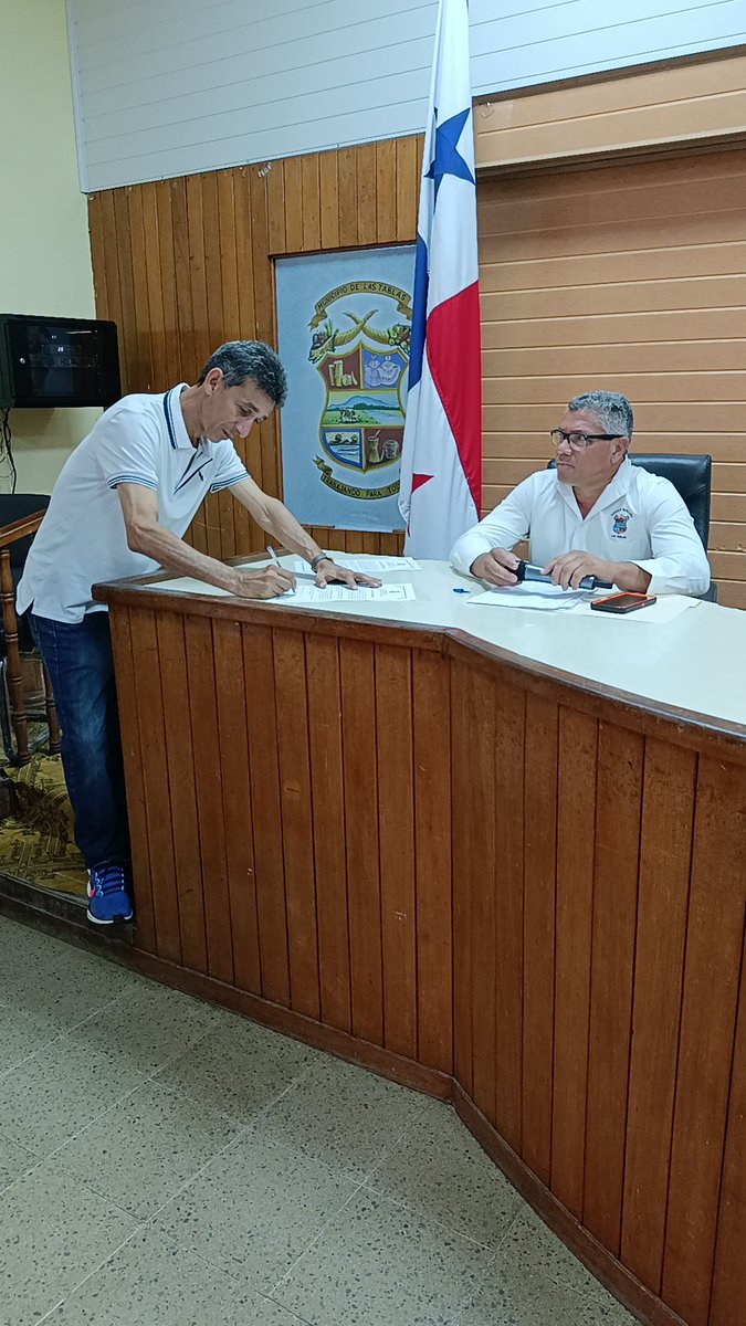 En la mañana de hoy,  se realizó el acto protocolar de toma de posesión de la nueva Junta Directiva del Concejo Municipal del Distrito de Las Tablas, correspondiente al período del 1 de enero al 30 junio 2026.
🤝 El honorable Carlos Miguel Batista González asumió como presidente