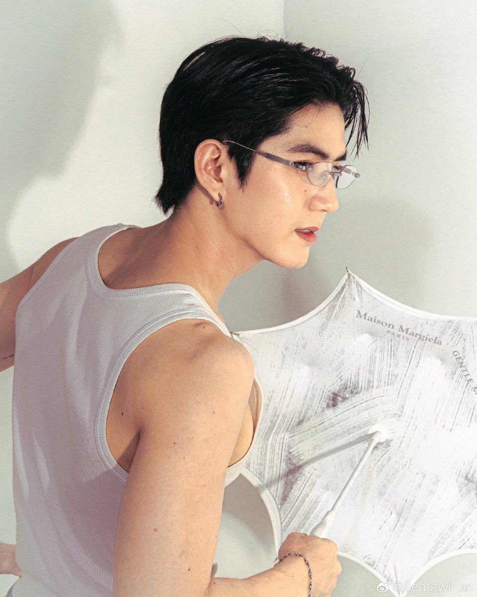 whysocerealls's tweet image. ซี ทวินันท์มุมข้างกับ tank top ให้เลยอะแห่งปี