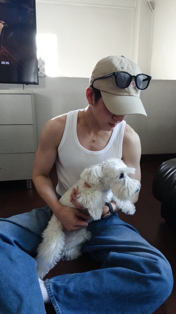 whysocerealls's tweet image. ซี ทวินันท์มุมข้างกับ tank top ให้เลยอะแห่งปี