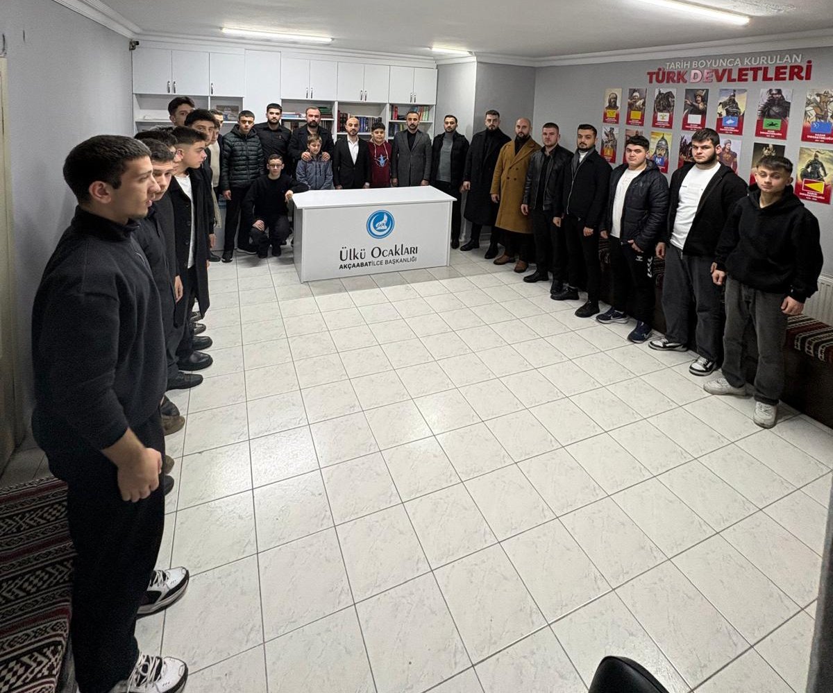 bayrakertgrl's tweet photo. Ülkü Ocakları Akçaabat İlçe Başkanlığımızı ziyaret ederek, Kur'an-ı Kerim tilaveti gerçekleştirdik. https://t.co/ysG3wf585G