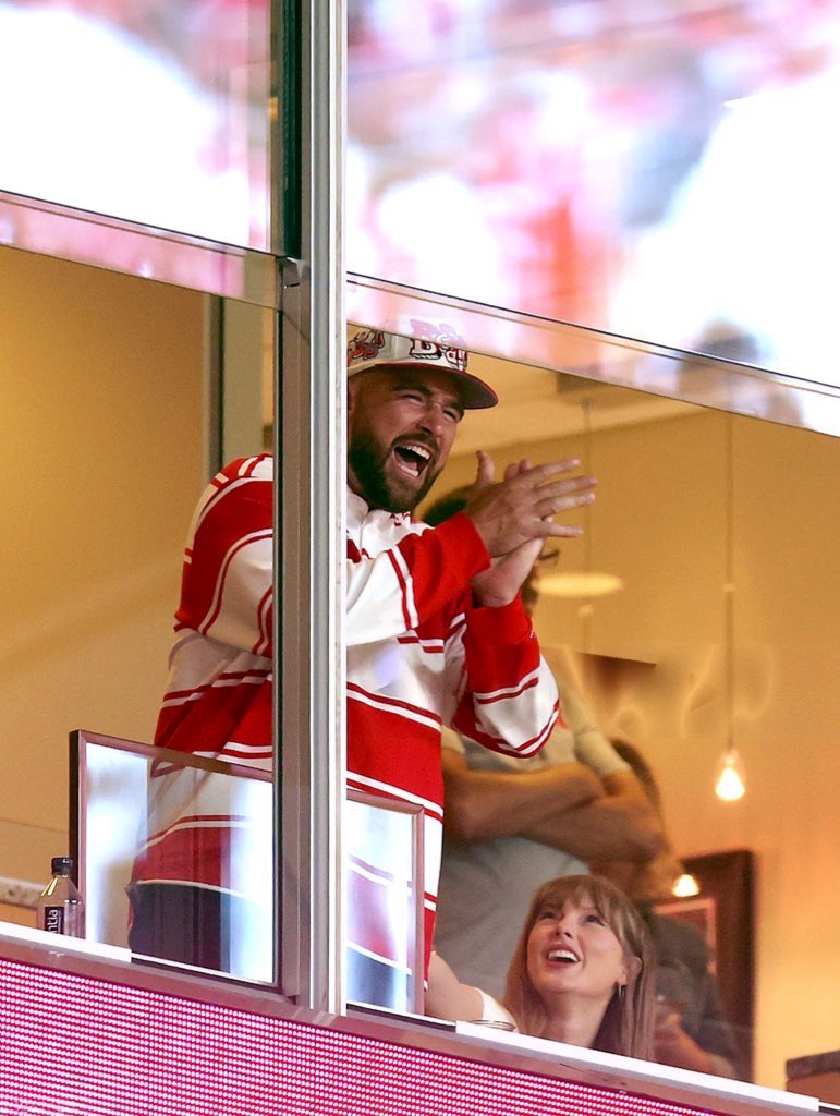 It’s double vote day 

Travis Kelce #WPMOYChallenge