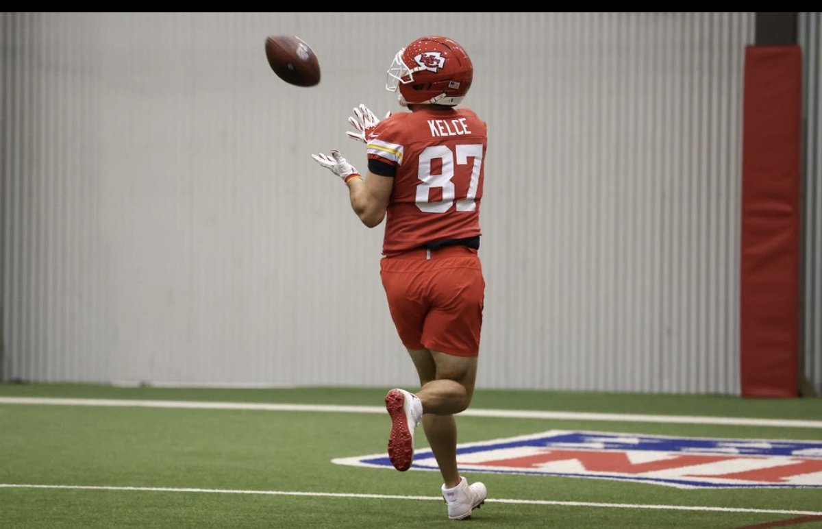 Hi Travis 
Vote for Travis by RT

#WPMOYChallenge  Travis Kelce