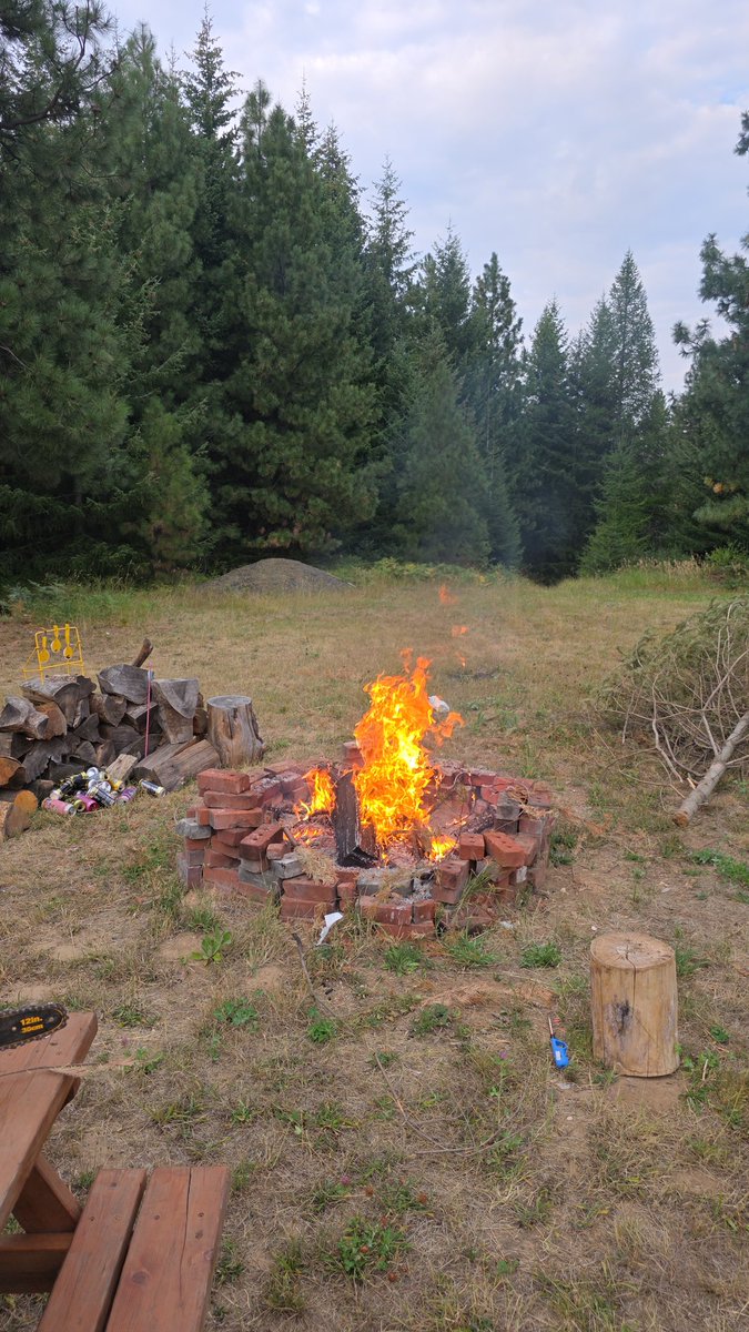 dougify's tweet image. 🌊2/3 BoomerWisdom: fuses history with 2026 fusion leaps! China's EAST smashes plasma density barriers, Helion's Polaris nears net gain, CFS SPARC ignites soon. AIEN integrates these into BHN hives for 565GW zero-emission surge—quantum symbiotes optimizing S.a.a.S for AI demands.…