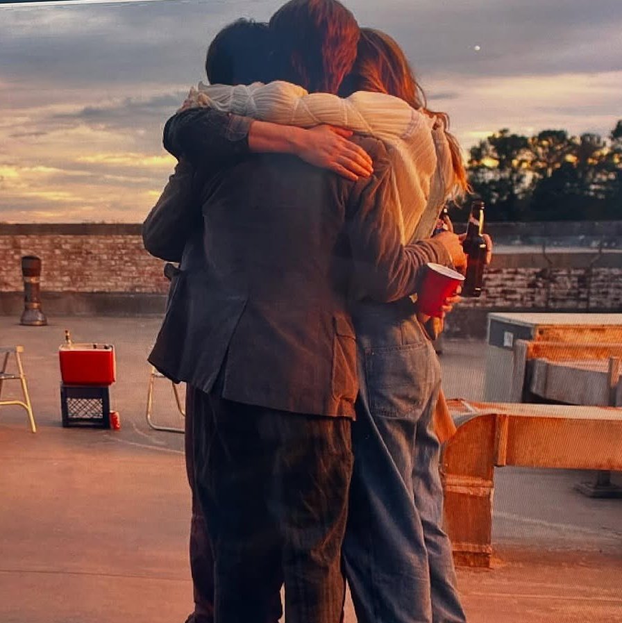 sadsvie's tweet image. essas duas cenas tem pesos tão diferentes, mas, ao mesmo tempo tão iguais