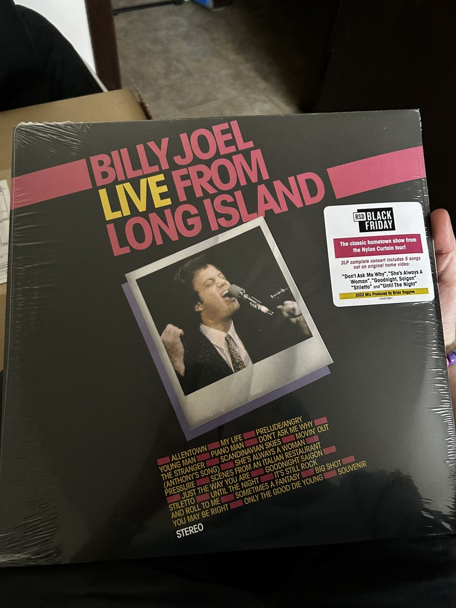 everythingjh's tweet image. i’m so so happy it’s finally here :’)