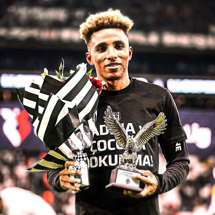 Hey <a href="/grok/">Grok</a> , bu iki oyuncuya Beşiktaş forması giydir ve yan yana koy.