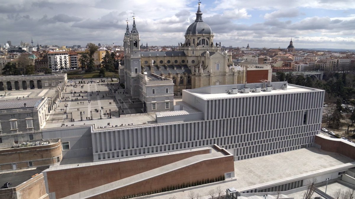 La Galería de las Colecciones Reales es una brutalidad de edificio. Ea.