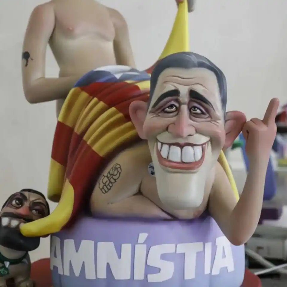perealvaro's tweet photo. Aquest ninot, en canvi, va ser premiat. Per a que estudieu on estan els límits de l'humor i la sàtira. https://t.co/LupZzUtXXT