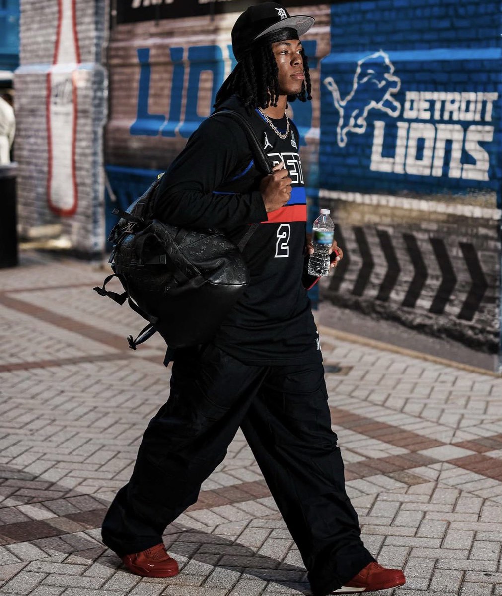 the_det_times's tweet image. Both Lions RB Jahmyr Gibbs &amp;amp; Pistons PG Cade Cunningham are on Bleacher Report’s Top 25 Athletes Under 25 List for 2025 🔥