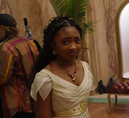 diangelolgirl's tweet image. todo mundo achando o walker lindo na ilha da circe parecendo um mini deus grego

a Leah: maluco ta de saia