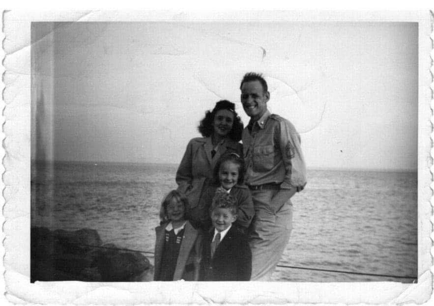 SoldiersWhisper's tweet photo. “My Dad in late 52 after two years in Korea.”
- Mike Olson
#MilitaryFriday
#KoreanWar https://t.co/JVZcXVul87