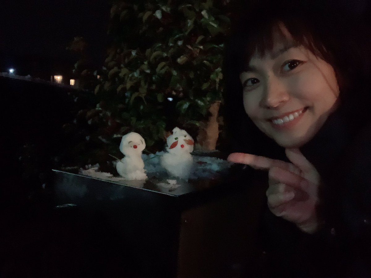 今年もよろしくお願いします。
息子と小さい雪だるま⛄️作ったよ。
皆さまのご健康とご多幸をお祈りしています。