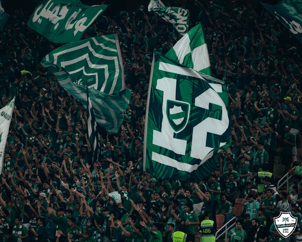 Zakaria12h's tweet image. جاكم الخبر 🤔
.. ويكند العشاق دربه "خضر" 💚
مبرووووووك الفوز شكرًا لمدرجنا على حضوركم وشكرًا لزملائي اللاعبين والجهازين الفني والإداري، والقادم أجمل بمشيئة الله 😍

@ALAHLI_FC