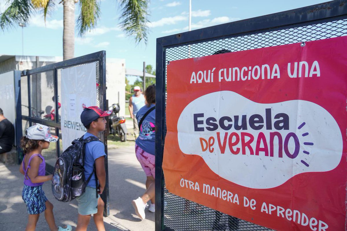 maxipullaro's tweet image. ¡Comenzaron las Escuelas de Verano en toda la provincia! Más de 35.000 chicos, en 240 sedes, pasan sus vacaciones jugando, aprendiendo y compartiendo.

Invertir en educación, en deporte y en inclusión también es esto: llegar a cada localidad y generar oportunidades, incluso…