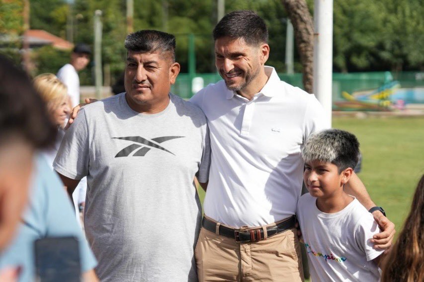 maxipullaro's tweet image. ¡Comenzaron las Escuelas de Verano en toda la provincia! Más de 35.000 chicos, en 240 sedes, pasan sus vacaciones jugando, aprendiendo y compartiendo.

Invertir en educación, en deporte y en inclusión también es esto: llegar a cada localidad y generar oportunidades, incluso…