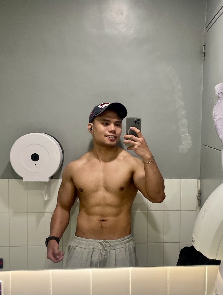 💪🏼💪🏼💪🏼

#fitness #mirrorselfie #anytimefitness #gymselfie #gym