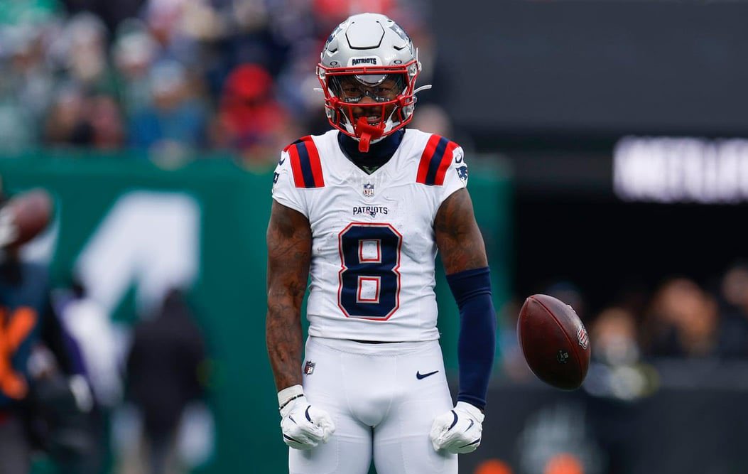 LosTalksPats's tweet photo. #Patriots WR Stefon Diggs on potentially surpassing 1k receiving yards Sunday:

“It’s a prayer and a hope… If it does happen, I’m always happy. I’m thankful... Fingers crossed it happens. If it doesn’t, I won’t cry in the corner. If it does, I might shed a tear of joy.” https://t.co/aINu4JRetB