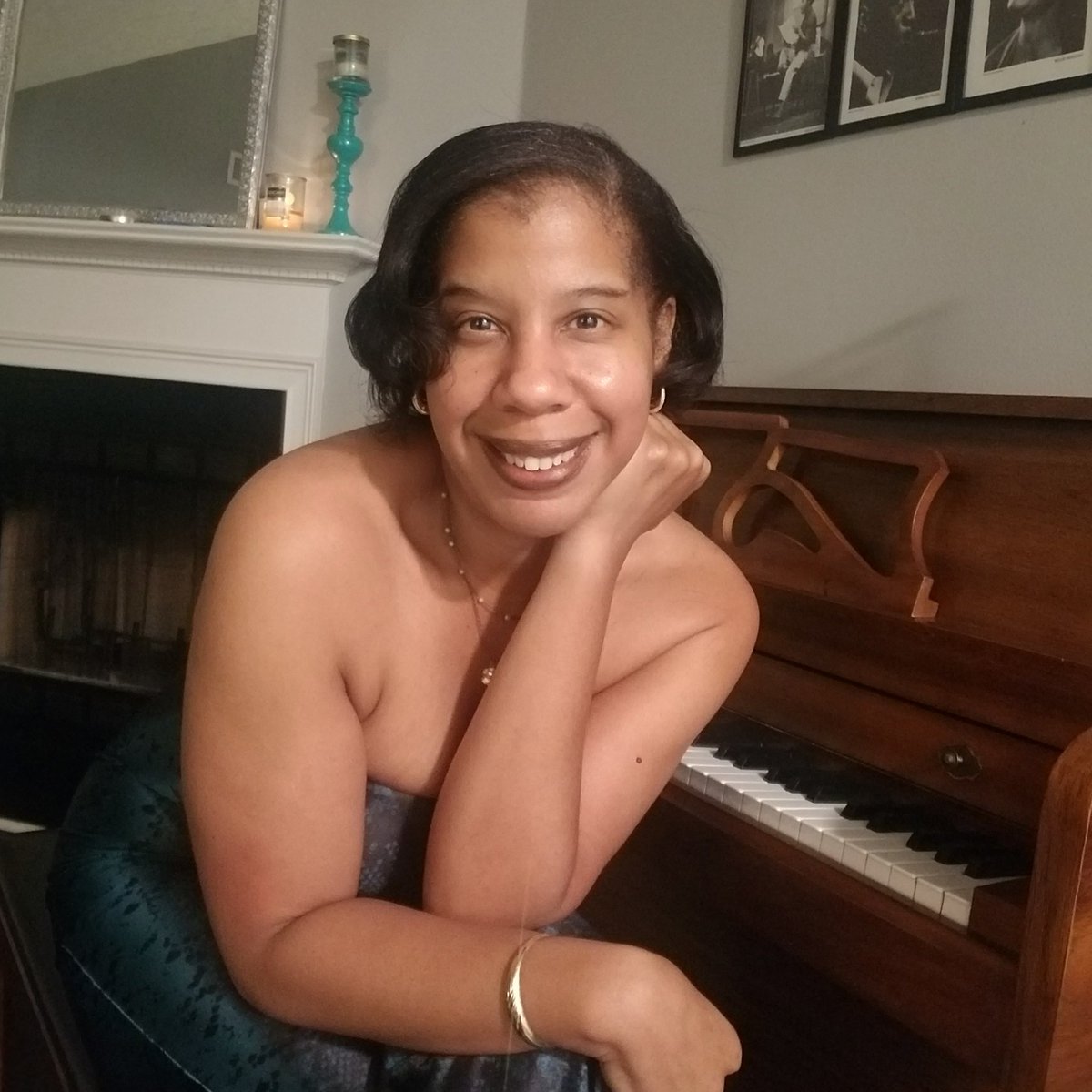 SameBritDiffDay's tweet image. #LatePost Happy New Year Everyone! 🎉🎉🎉