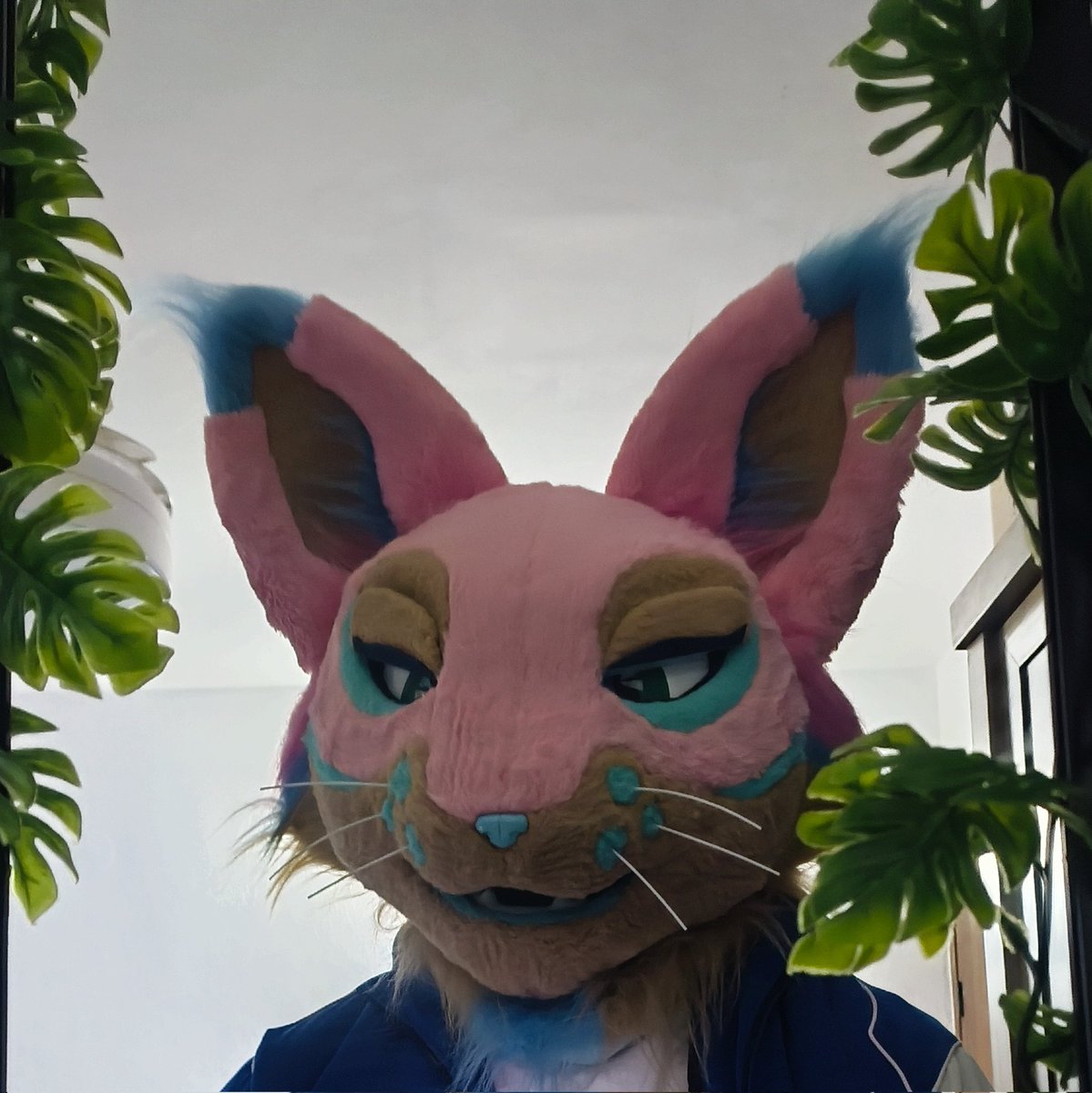 PhoenixSTRart's tweet image. First #FursuitFriday of 26

Hopefully I learn to take better pictures in suit this year
