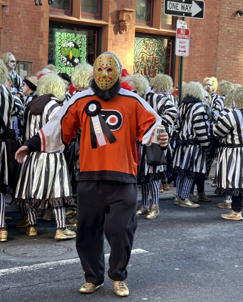 vormhat's tweet image. spent the day with the mummers and the gang yesterday, happy new year!!!!