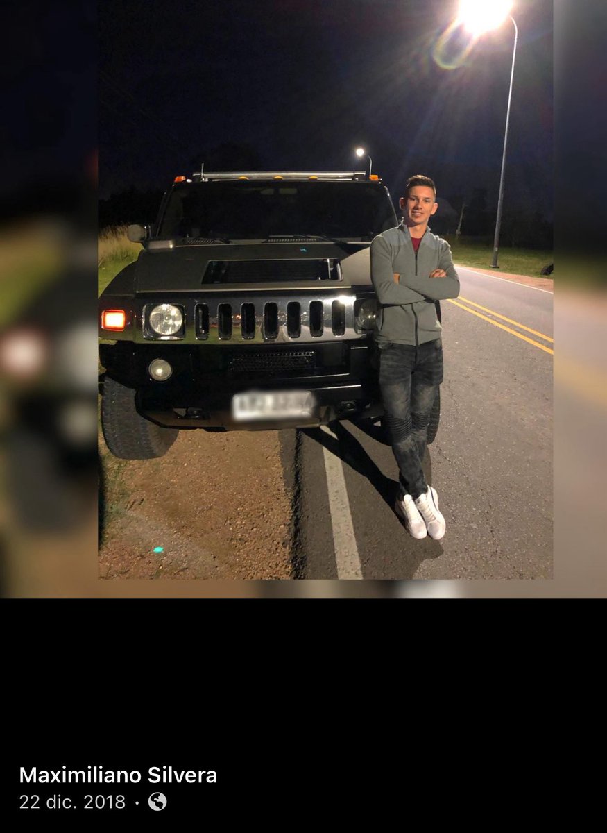 Maxi, ya que andas borrando fotos no te olvides de esta con una Hummer H2 a los 20 años jugando en la B en Cerrito, pagaba bien el club del barrio. Siempre tuviste precio.