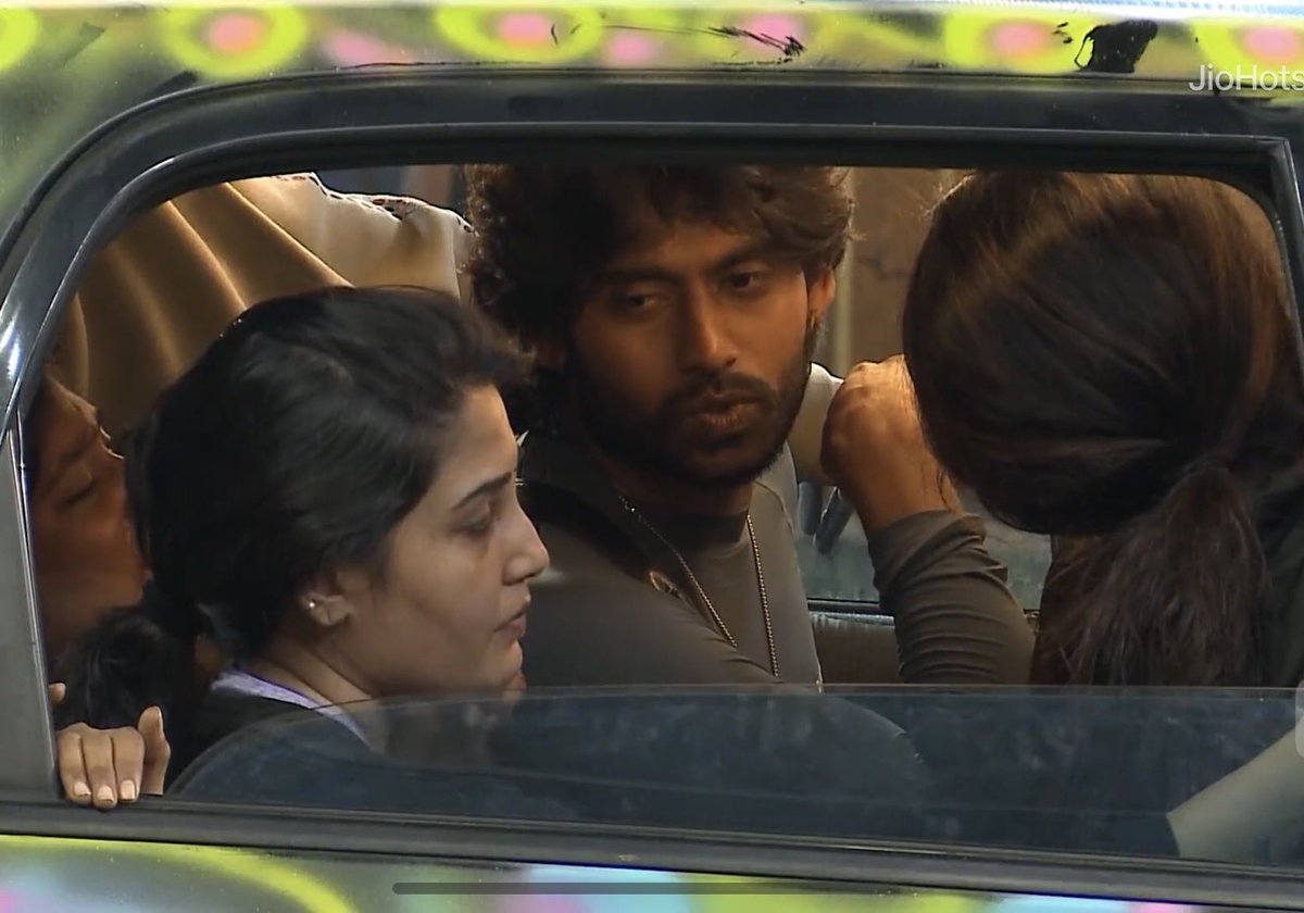 SVS_Sunil's tweet photo. #BiggBoss9Tamil Make action to #paru and #kamurudin  #we_need_Red_Card 
#red_card #worst_paru_kamu @VijaySethuOffl @vijaytelevision @HotstarReality https://t.co/lo6y8wADbg