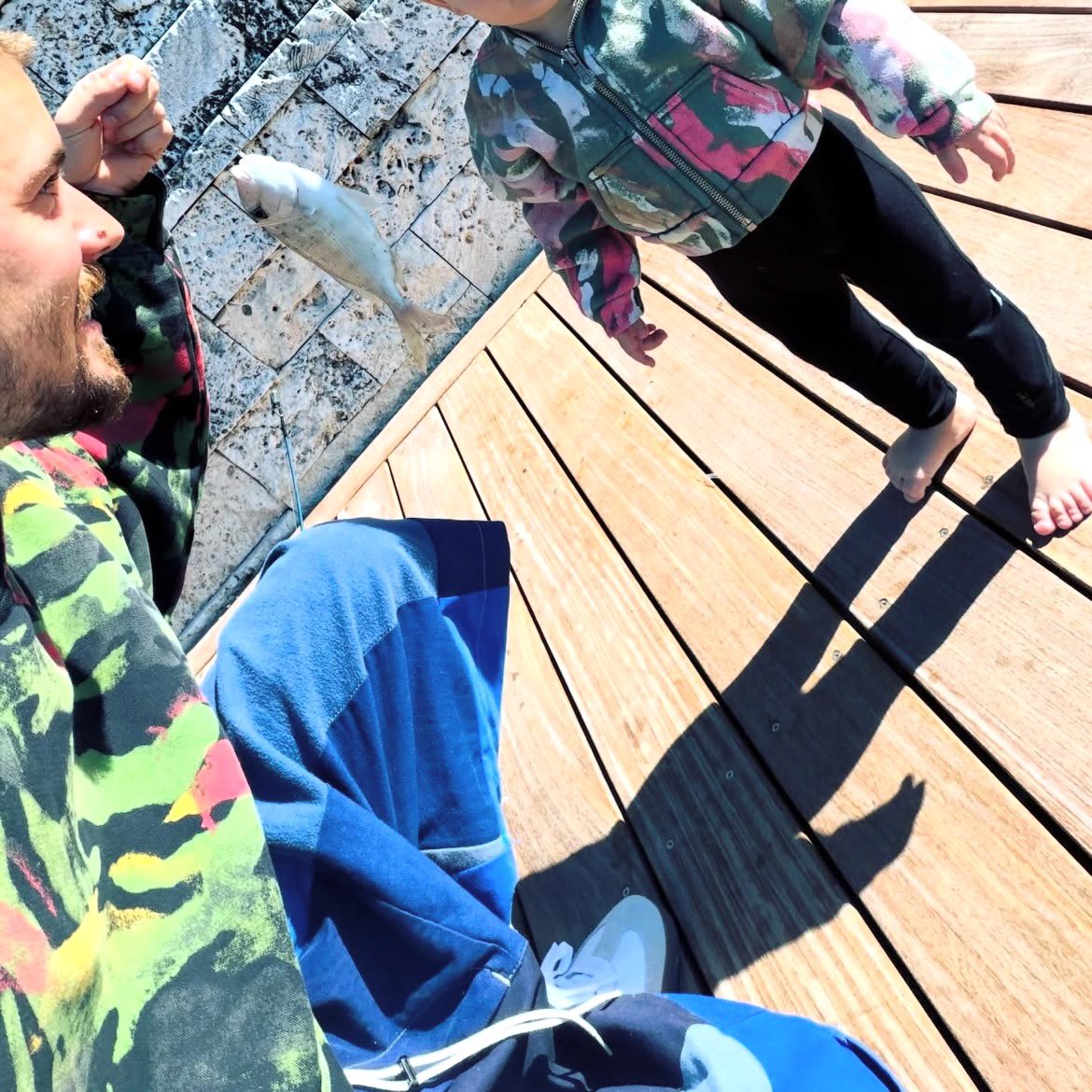 biebernovidade's tweet image. O JUSTIN E O JACK PESCANDO 🥹