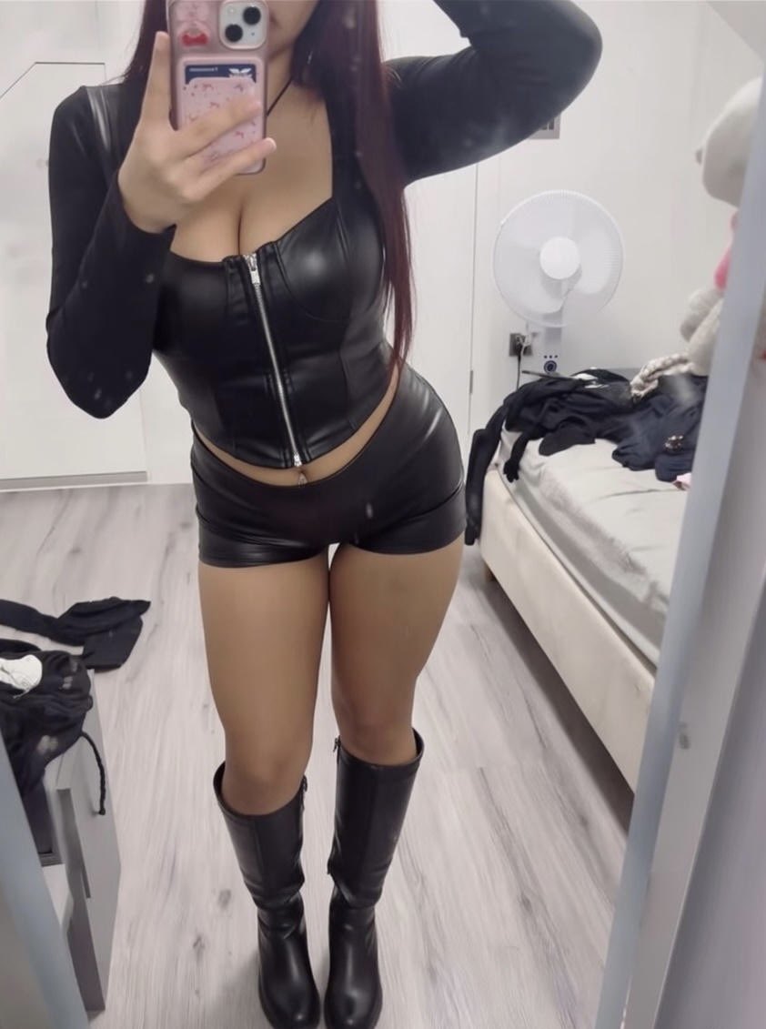 QueenLayla07's tweet image. I’ll kick your balls in my leather boots and make you thank me after each kick 🖕🏽

findom finbrat punjabi birmingham pakistani brum paki facesitting ballbusting cbt femdom feet