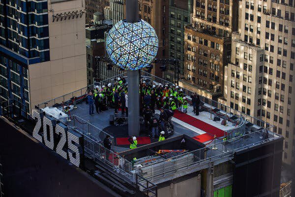 DocRickLippin's tweet photo. Does having an undescended testicle require a “ball drop”? @billmaher @VinGuptaMD @glundberg https://t.co/lAovYV5O3w
