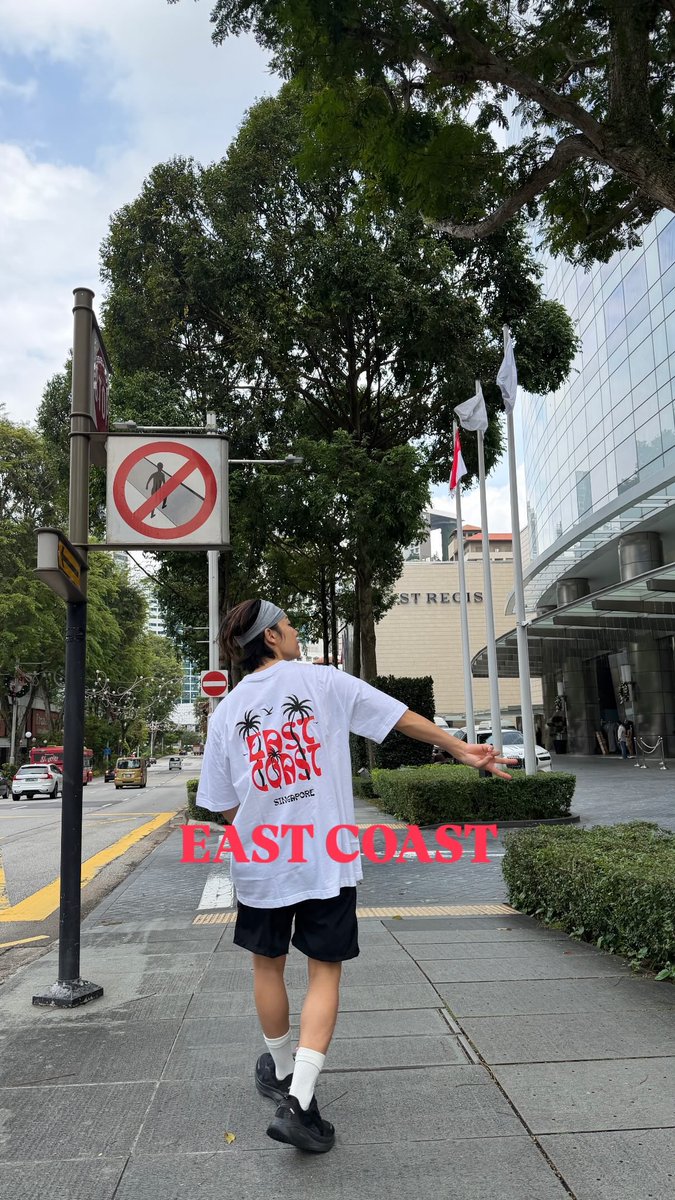 XiandaHae's tweet photo. EAST COAST - SINGAPORE ver. 😎
Saw this shirt immediately thought of cuz gotta gift to him (!!!) 🤣

입어주고 예쁘게 사진도 찍어줘서
고마워용~  ⸜(˶˃ ᗜ ˂˶)⸝♡ @donghae861015 

싱가포르 독점 동해 😎 마음에 들길~ 😍 https://t.co/yswUB4X1Za