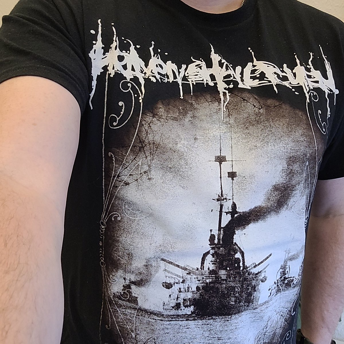 "Weil jeder Tag zählt."

Petersily Pastinakis (2026)

#bandshirtfriday