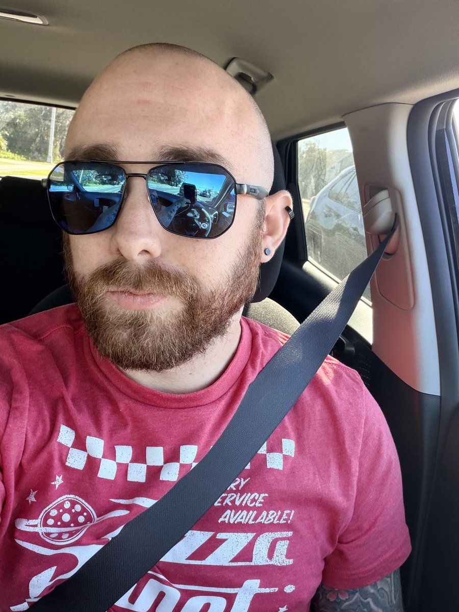 HRHStumpy's tweet image. I did a thing and shaved my  head