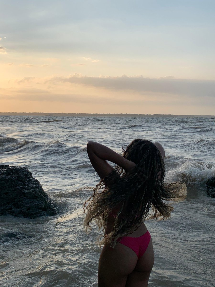 _indignada's tweet image. Eu quando sou fominha de praia e vou logo quando o ano vira