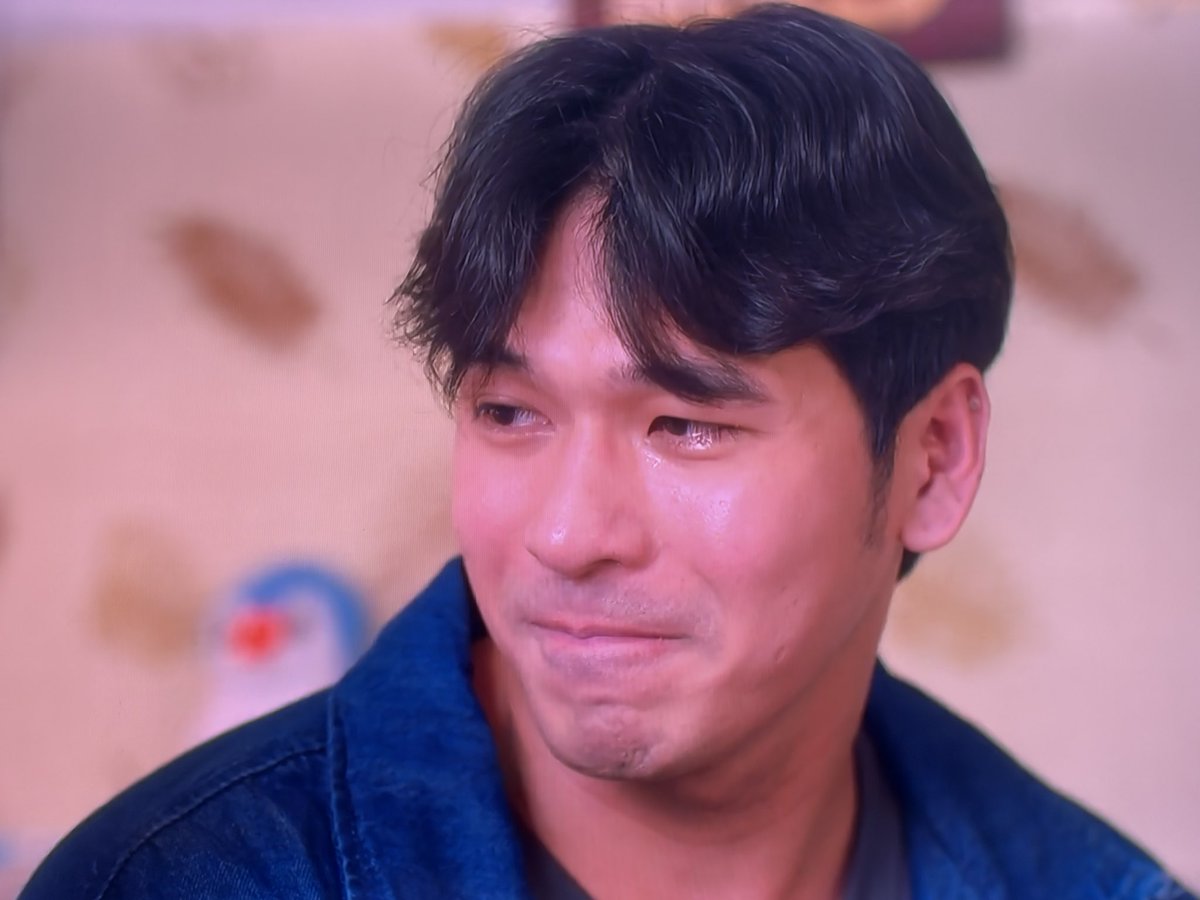 FanGirlAnon8's tweet image. Omg huhu Wilbert, ang galing mo!!!

VIARKIN HEARTBREAK ANNIVERSARY

#GSOTQuietBeforeChaos
#WilBea