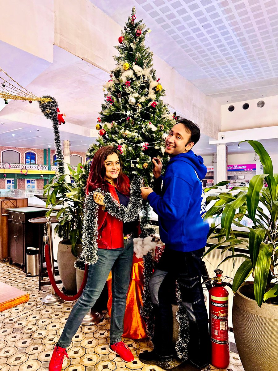 sayantani8's tweet image. Friends who jingle together, stay together💞
#endoftheyear #ᴘʜᴏᴛᴏᴅᴜᴍᴘ #christmasweek🎄 #december #supercoldwinter