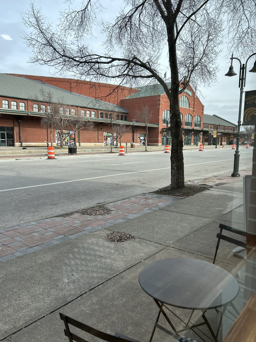 My college teammate at LSU, Tommie Mudd, just opened his third spot in Louisville, this time it’s a pizzeria - Classico Pizzeria at 400 East Main.

The Mudd’s are golfing royalty in Kentucky and now it seems coffee and pizza are being dominated, too. The shop is just across the