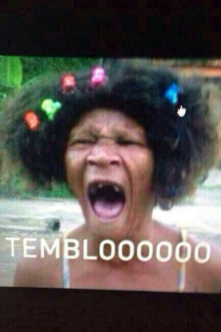 Un poco tarde, pero esta amiga quiso aparecer. 
Espero que todo esté bien para todos, por lo pronto, ya saben,  un ojo al gato y otro al garabato. 💋💋💋💋💋 en sus cachetitos X/tteritos 😊🍀🌞