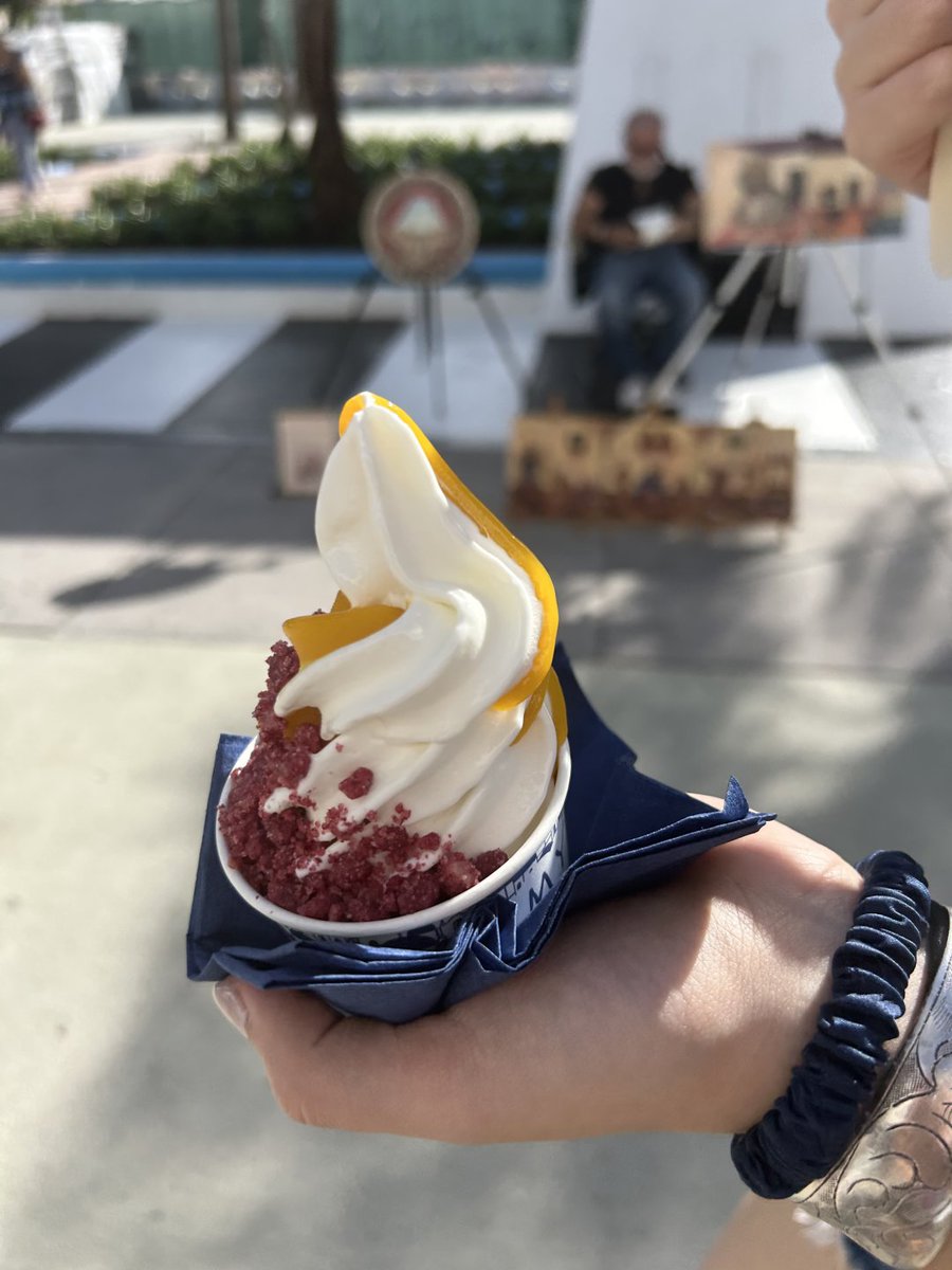 Sweet moments, ice cream makes everything better! 🍦