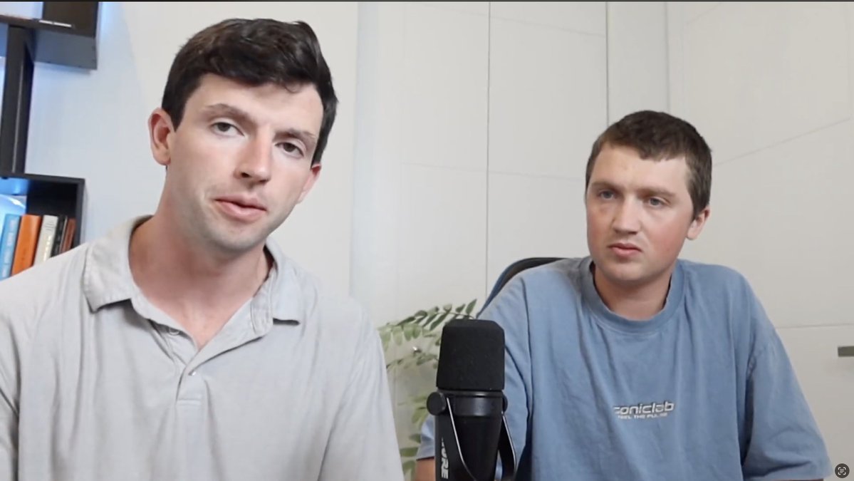 flips4miles's tweet image. He sells $10,000,000/year with Amazon Online Arbitrage.

Want to learn he does it while traveling the world?

Comment "OA" and I'll send it over.
*must be following me*