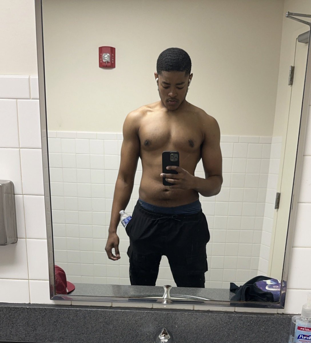 Treymccray_'s tweet image. January 2025 to January 2026. Decent bit of muscle gained. Never satisfied🧗‍♂️
