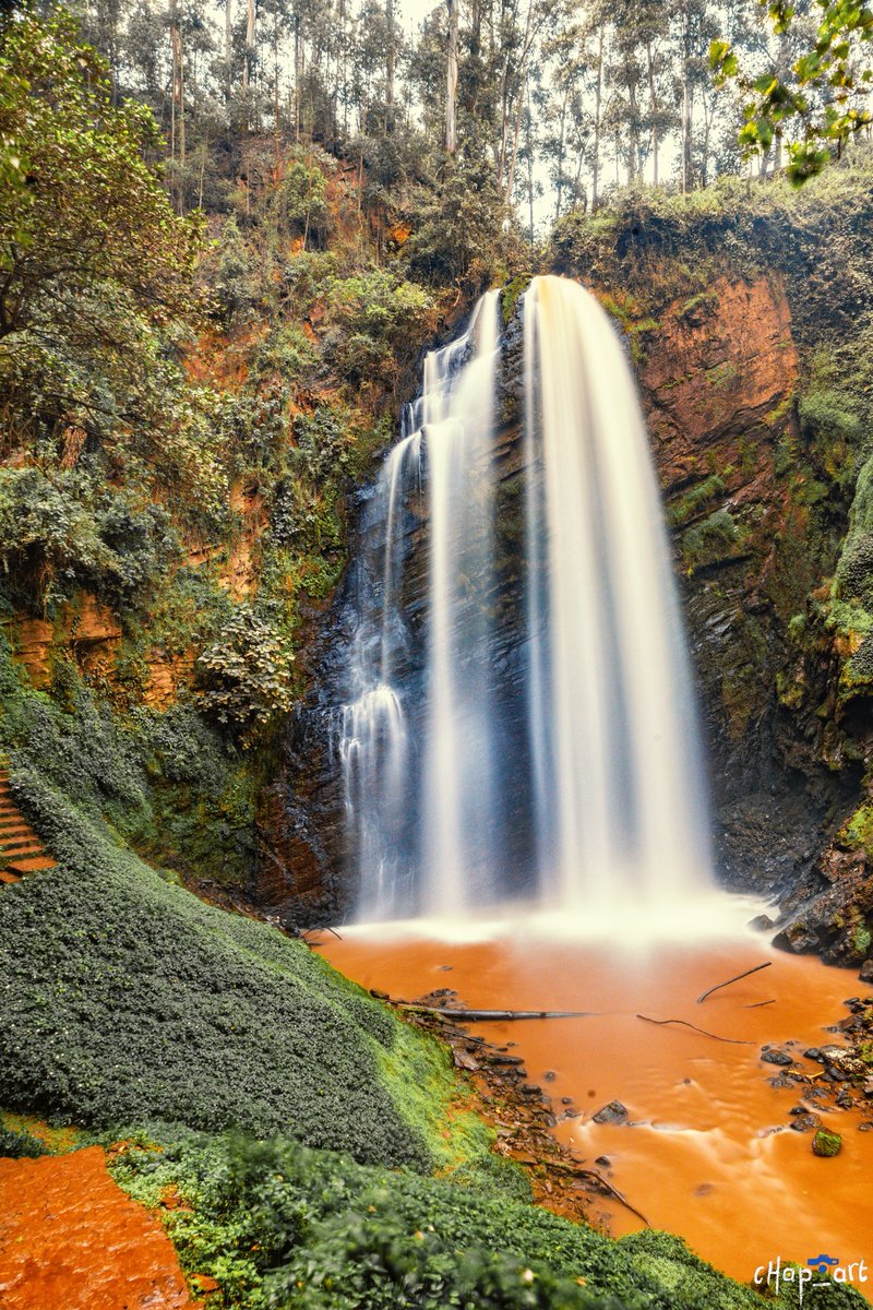 conradgoodmanK's tweet photo. It looked near on Google Maps… I have never been more wrong… got lost twice and burned my clutch getting here… but was totally worth it
Nestled in the desolate valleys of Rukungiri,
the ‘notorious’ Kisiizi falls
#chapART https://t.co/3yhSbDIcSg