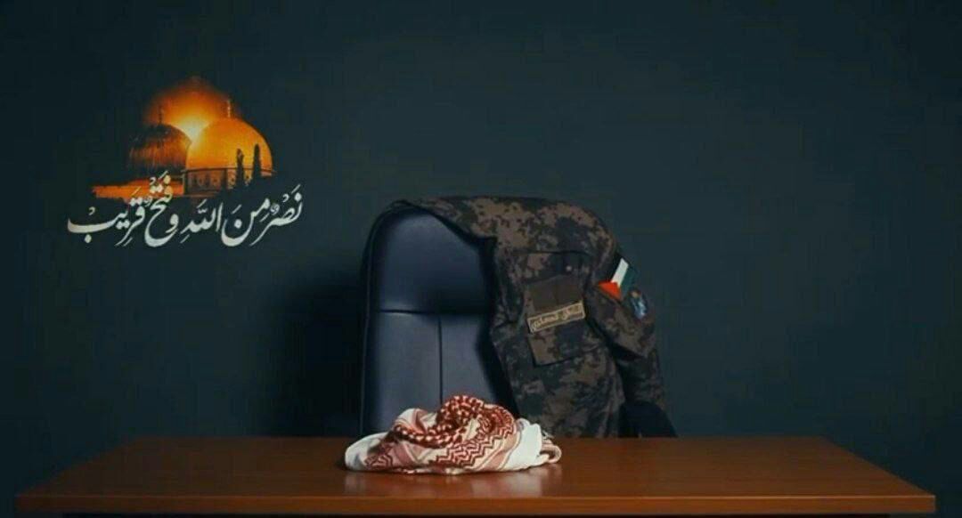 بكى اللثامُ على فتى ما هابا
لما توارى في الغيابِ وغابا.