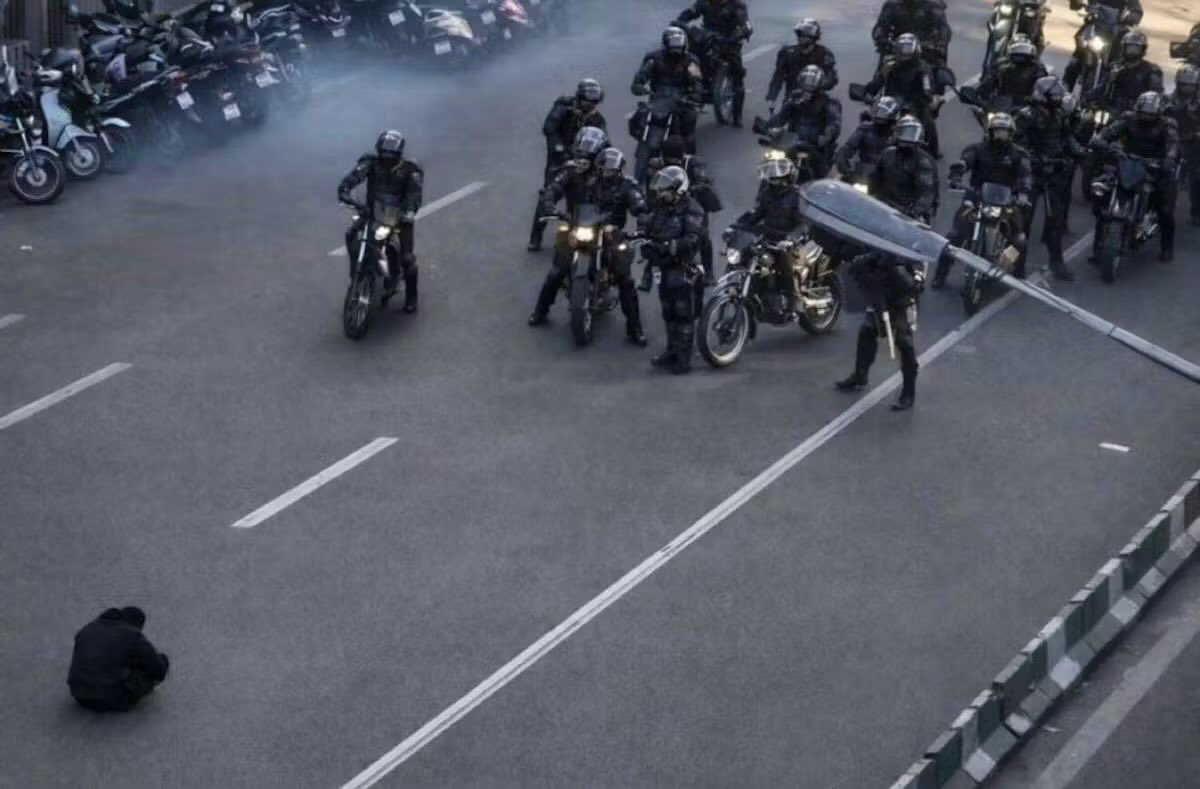 🇮🇷 Soutenir les mouvements de protestation en Iran c’est soutenir cette envie irrépressible et naturelle à la liberté !
👊 La lutte contre l’hyperinflation n’est qu’un élément qui s’inscrit dans la suite des mouvements de 2017 et 2023 contre un Gouvernement corrompu, incapable et