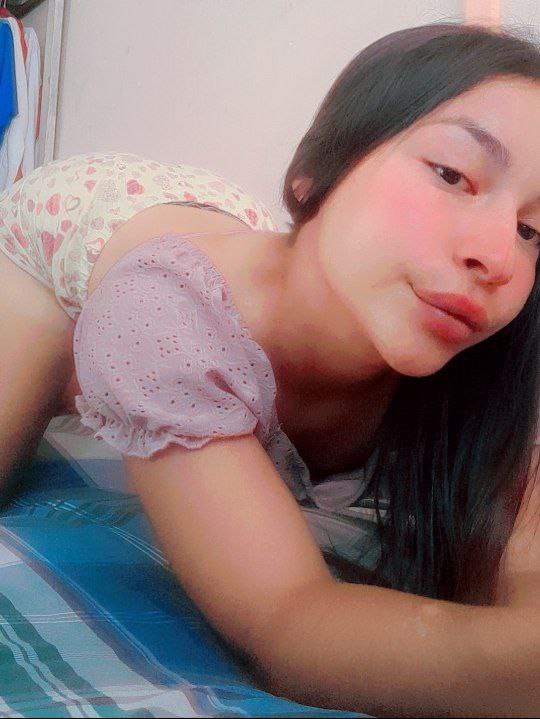 Vanexa_VIP's tweet image. Estoy aburrida y me puse a probar pijamas nuevos 😴 este me quedó súper cortito jaja ¿Les gusta? 😜 Dicen que para dormir hay que estar cómodo pero yo no sé si esto es cómodo o es otra cosa 🤔#SugarBabyTwitter #Sugarmommy #sugardaddies #SugarDaddySerious #sugardaddyswanted