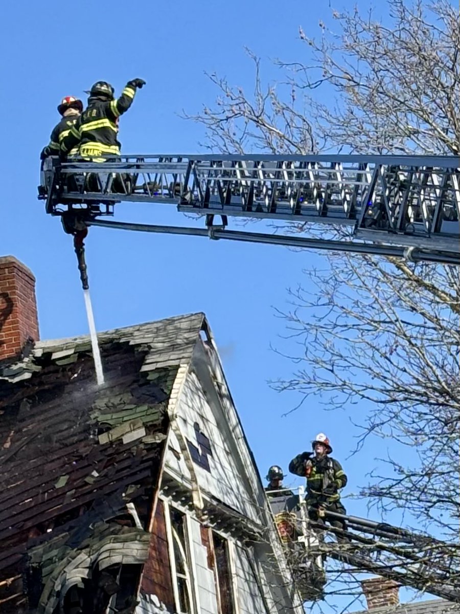 Recall is in 22 Achshnet Ave.  3 alarm fire. There are no reported injuries structure was under renovation and unoccupied.  Springfield Arson And Bomb Squad is investigating.